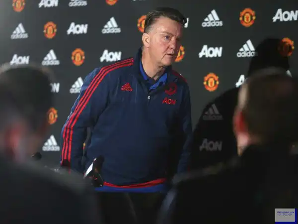 Louis van Gaal demands apology for speculation over his Manchester United job